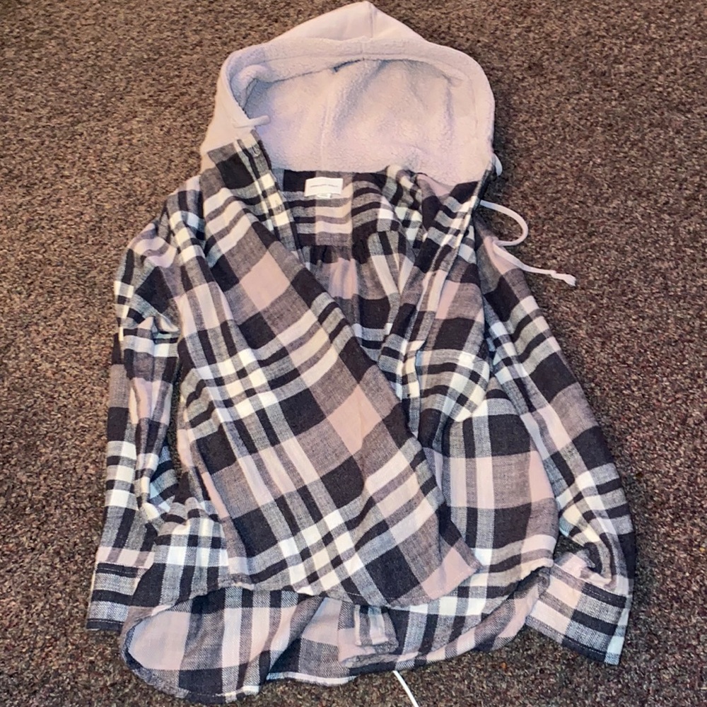 American Eagle flannel with sherpa hood
